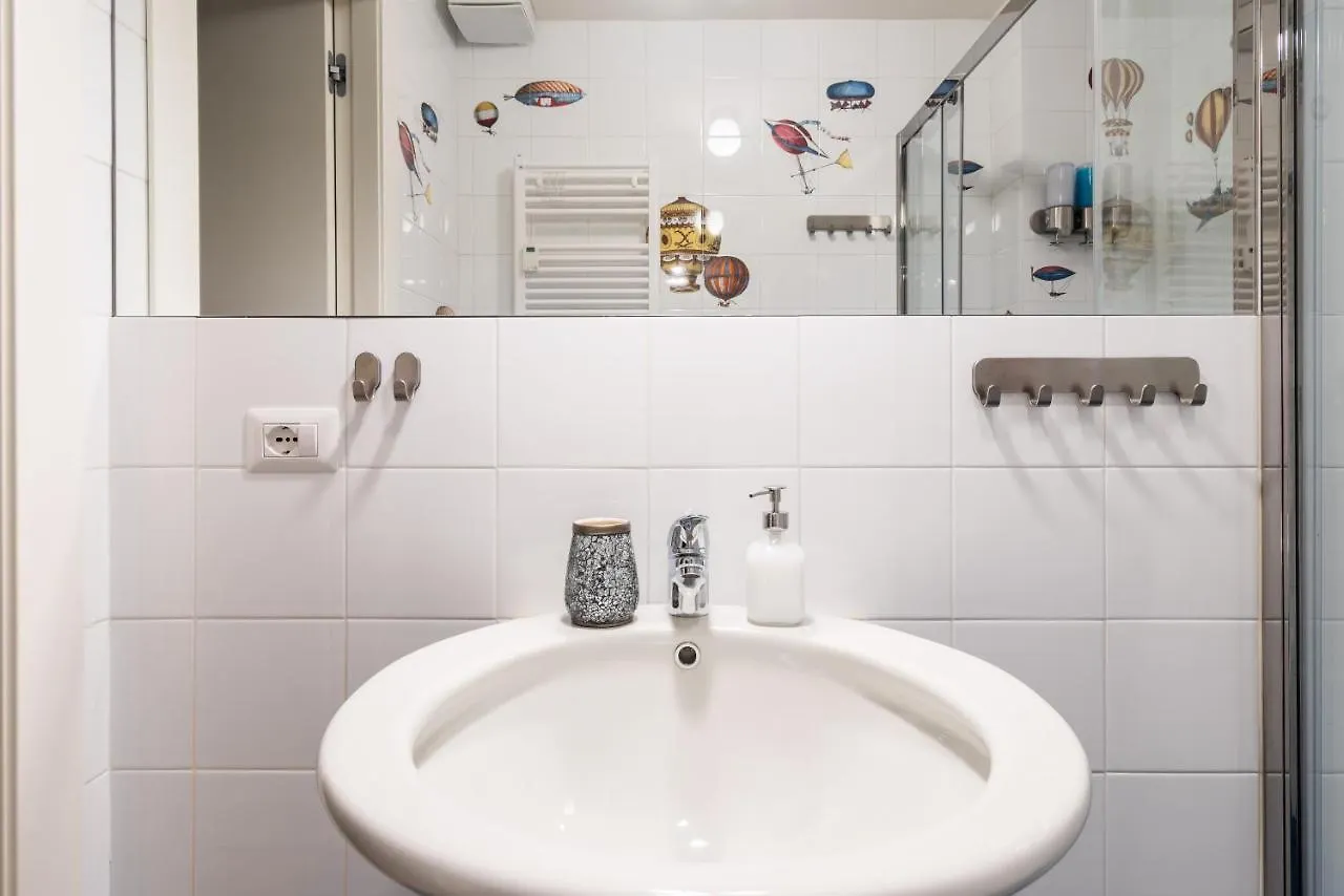 La Casa Colorata - Flats In Milan - Bocconi Lejlighed 0*,